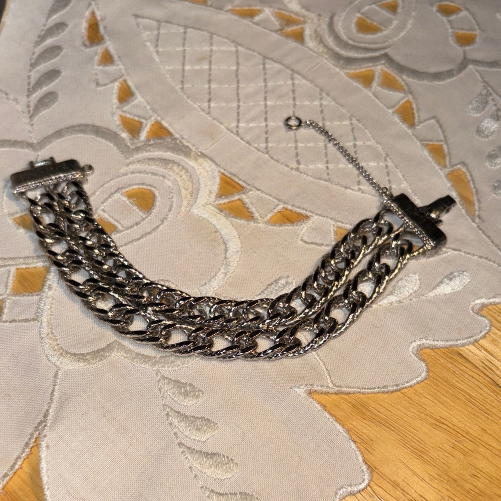 006)Elegant Silver Chain bracelet